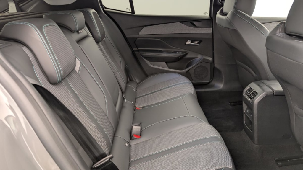 PEUGEOT 408 Hybrid 136 e-DCS6 Allure - ref: 1-378467 - Photo 10