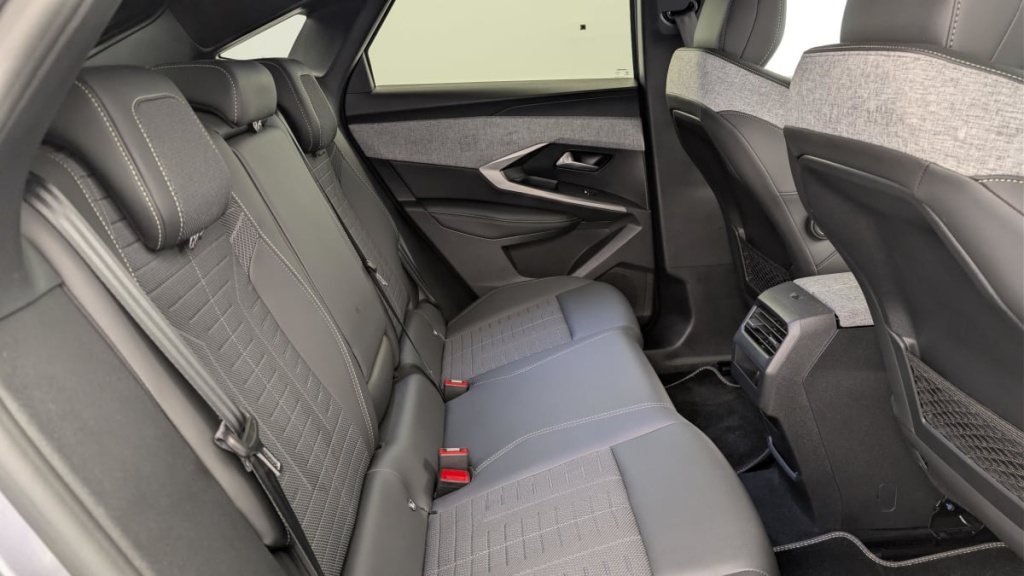 PEUGEOT 3008 Hybrid 145 e-DCS6 GT - ref: 1-378489 - Photo 10