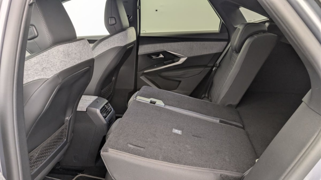 PEUGEOT 3008 Hybrid 145 e-DCS6 GT - ref: 1-378489 - Photo 12