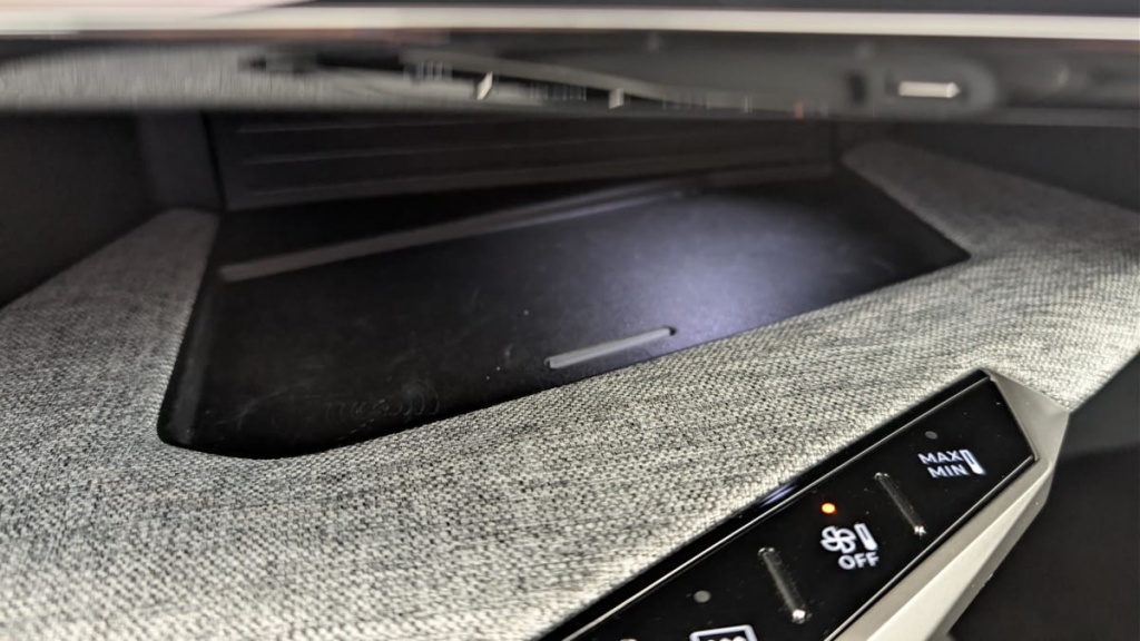 PEUGEOT 3008 Hybrid 145 e-DCS6 GT - ref: 1-378489 - Photo 20