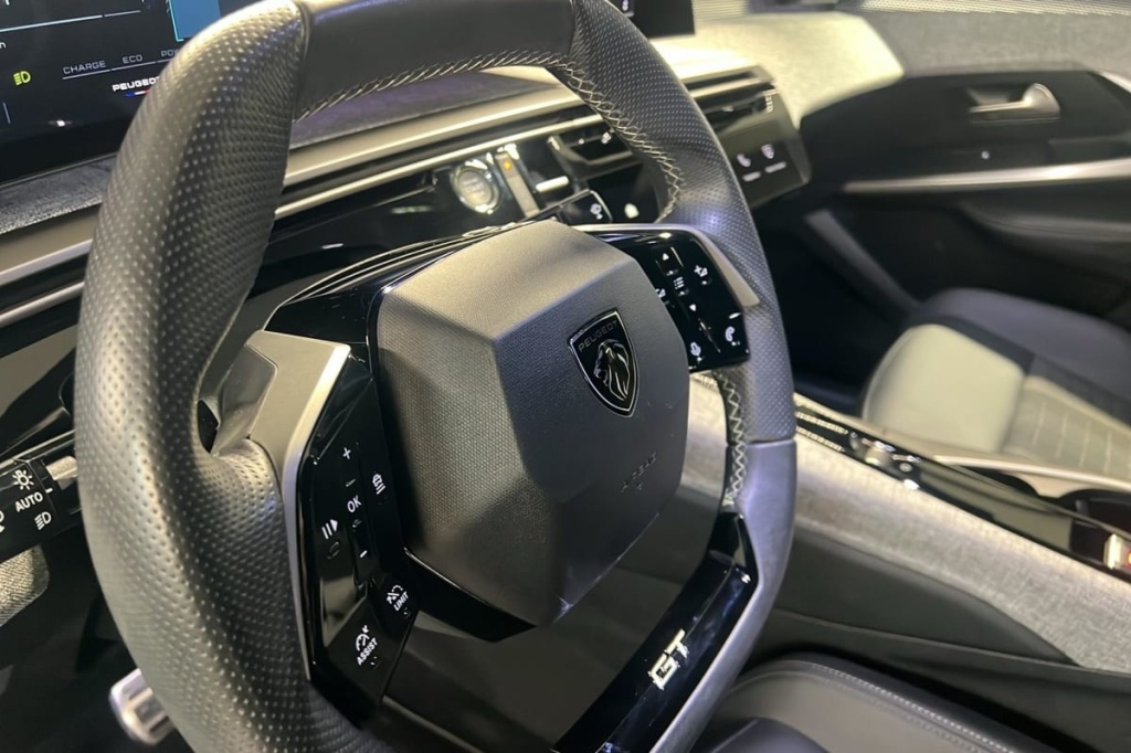 PEUGEOT 3008 Hybrid 145 e-DCS6 GT - ref: 1-378494 - Photo 15