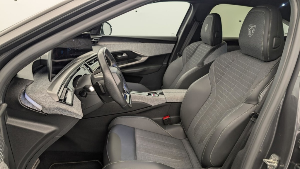 PEUGEOT 3008 Hybrid 145 e-DCS6 GT - ref: 1-378629 - Photo 16