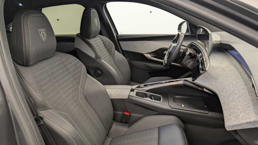 PEUGEOT 3008 Hybrid 145 e-DCS6 GT - ref: 1-378629 - Photo 9