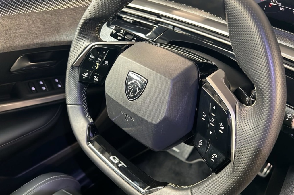 PEUGEOT 3008 Hybrid 145 e-DCS6 GT - ref: 1-378639 - Photo 15