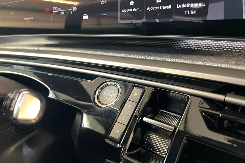 PEUGEOT 3008 Hybrid 145 e-DCS6 GT - ref: 1-378639 - Photo 16