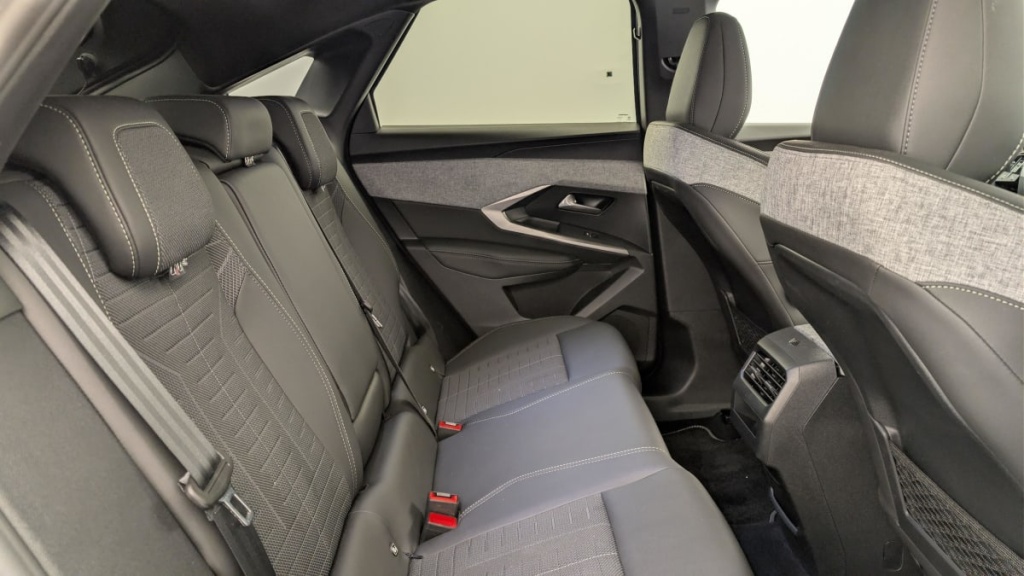 PEUGEOT 3008 Hybrid 145 e-DCS6 GT - ref: 1-378640 - Photo 10