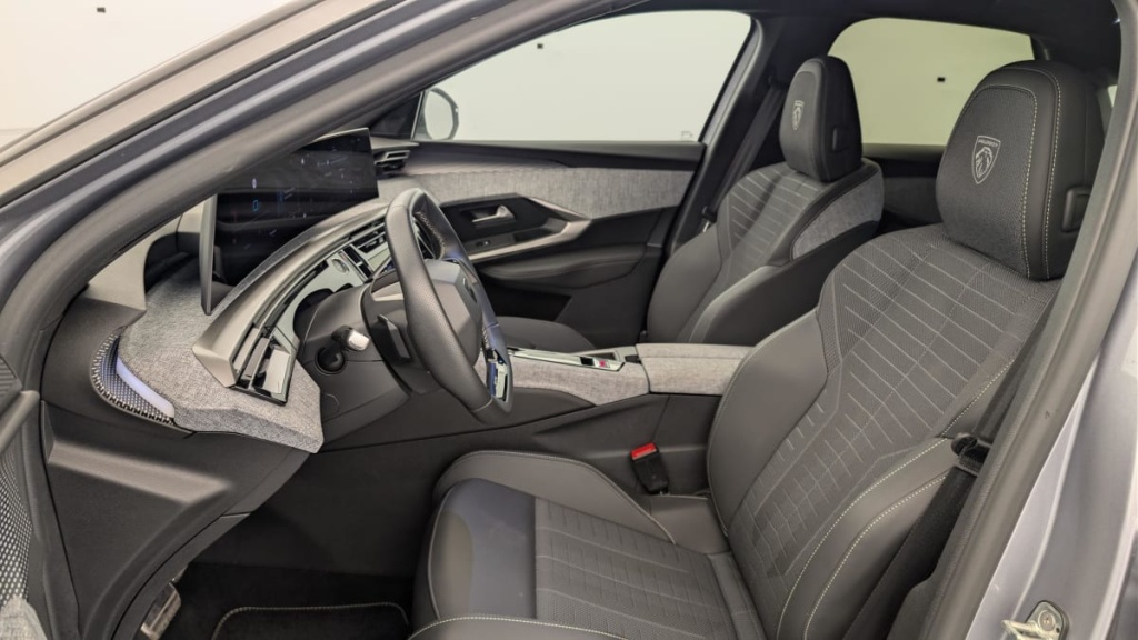 PEUGEOT 3008 Hybrid 145 e-DCS6 GT - ref: 1-378640 - Photo 16