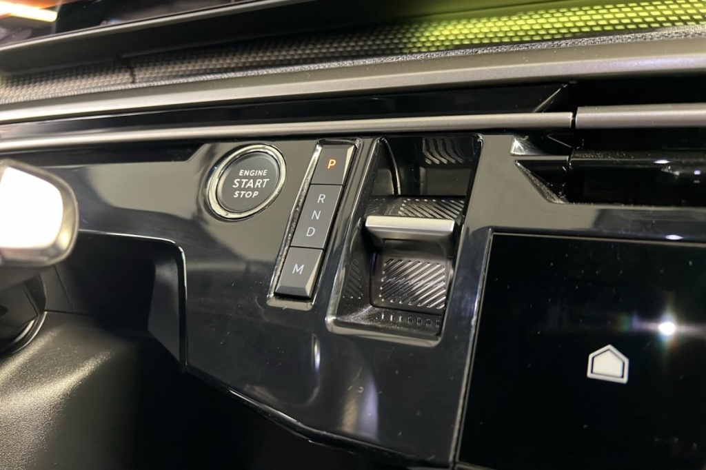 PEUGEOT 3008 Hybrid 145 e-DCS6 GT - ref: 1-378642 - Photo 16