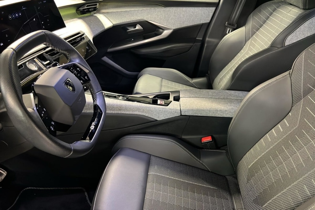 PEUGEOT 3008 Hybrid 145 e-DCS6 GT - ref: 1-378642 - Photo 9