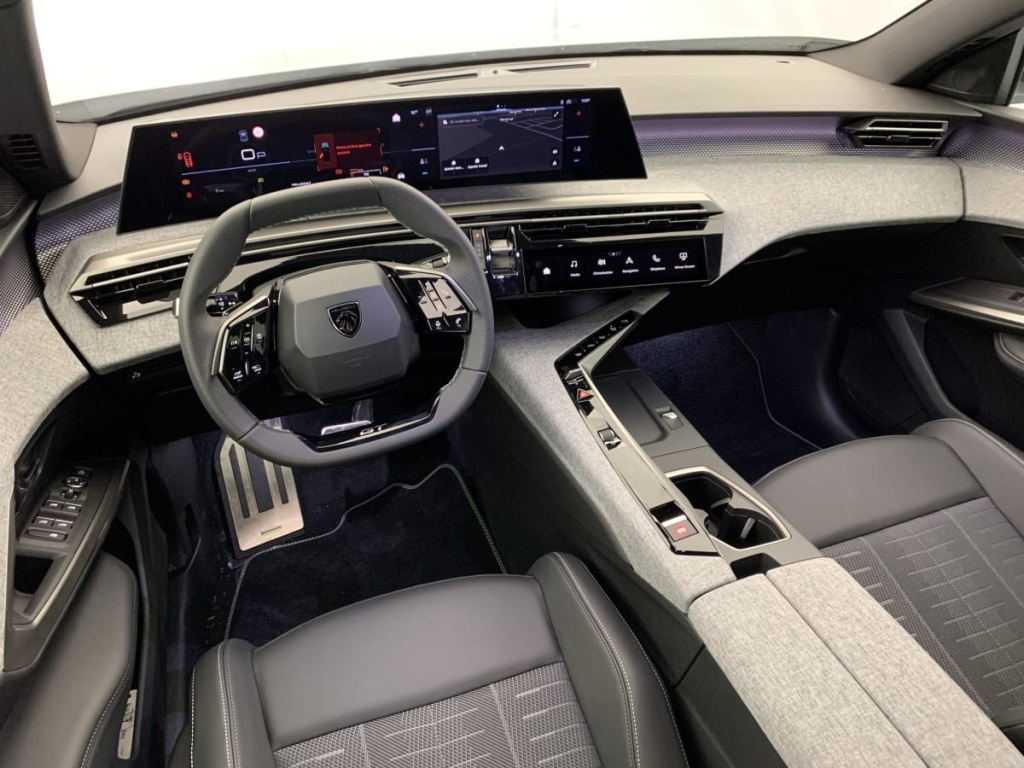 PEUGEOT 5008 Hybrid 145 e-DCS6 GT - ref: 1-378674 - Photo 16