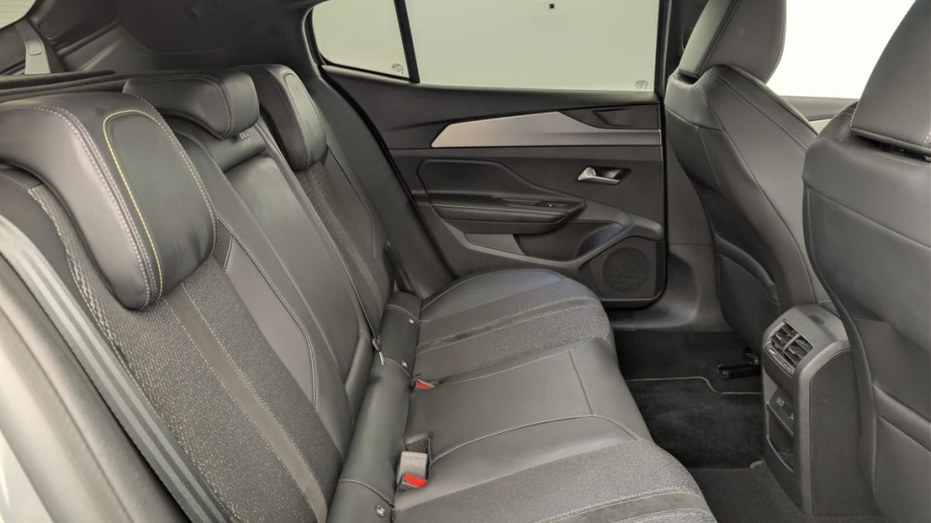 PEUGEOT 408 Hybrid 145 e-DCS6 GT - ref: 1-378857 - Photo 10