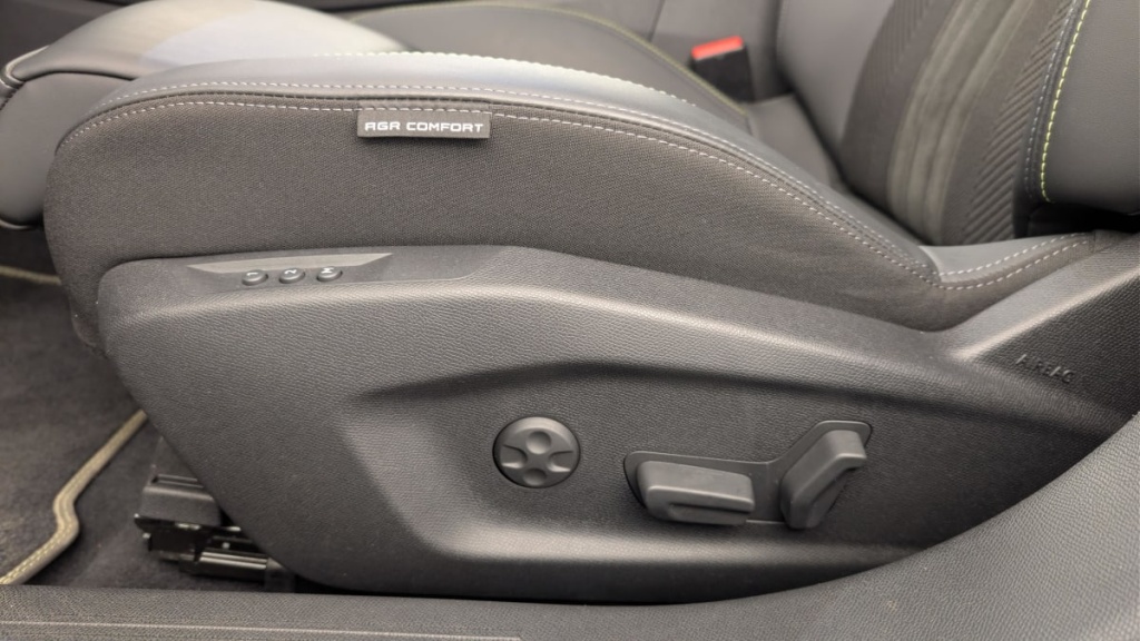 PEUGEOT 408 Hybrid 145 e-DCS6 GT - ref: 1-378876 - Photo 19