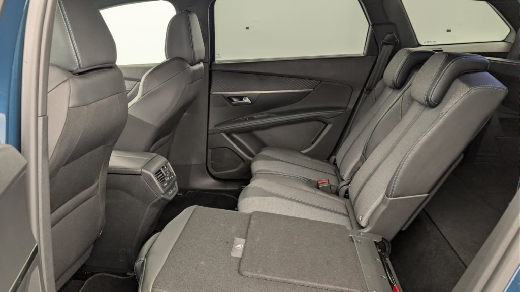 PEUGEOT 5008 BlueHDi 130ch S S EAT8 Allure Pack - ref: 1-378898 - Photo 12