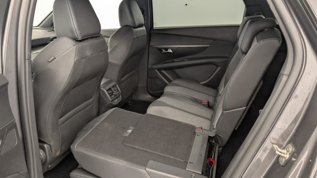 PEUGEOT 5008 Hybrid 136 e-DCS6 Allure Pack - ref: 1-379232 - Photo 12