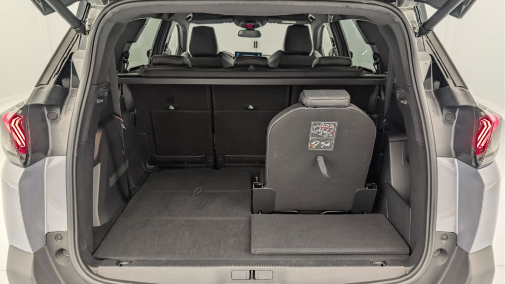 PEUGEOT 5008 Hybrid 136 e-DCS6 Allure Pack - ref: 1-379241 - Photo 11