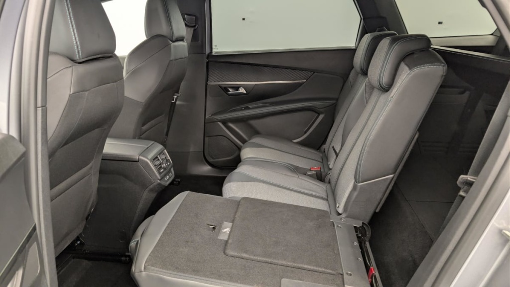 PEUGEOT 5008 Hybrid 136 e-DCS6 Allure Pack - ref: 1-379241 - Photo 12