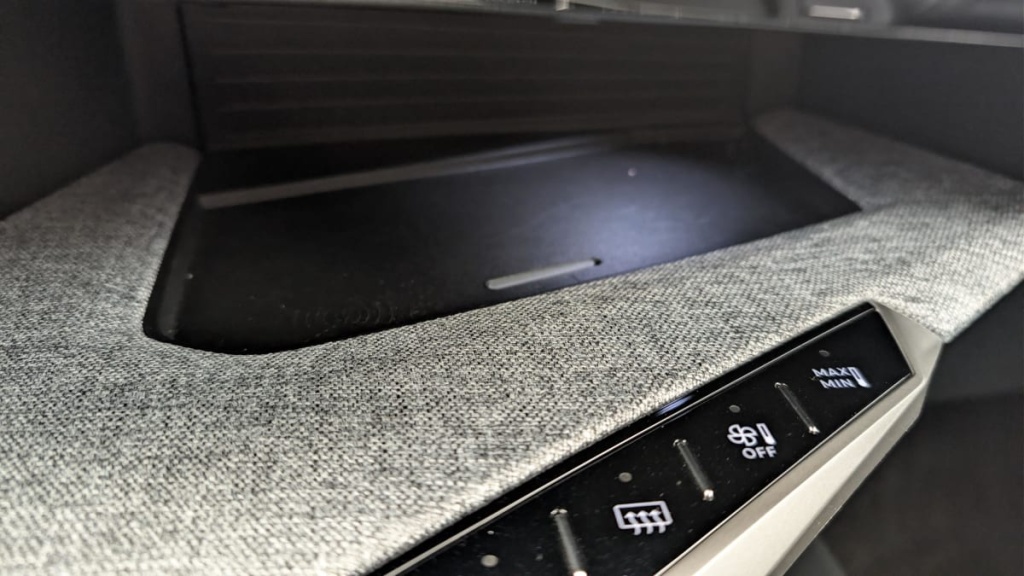 PEUGEOT 3008 Hybrid 145 e-DCS6 GT - ref: 1-379640 - Photo 20