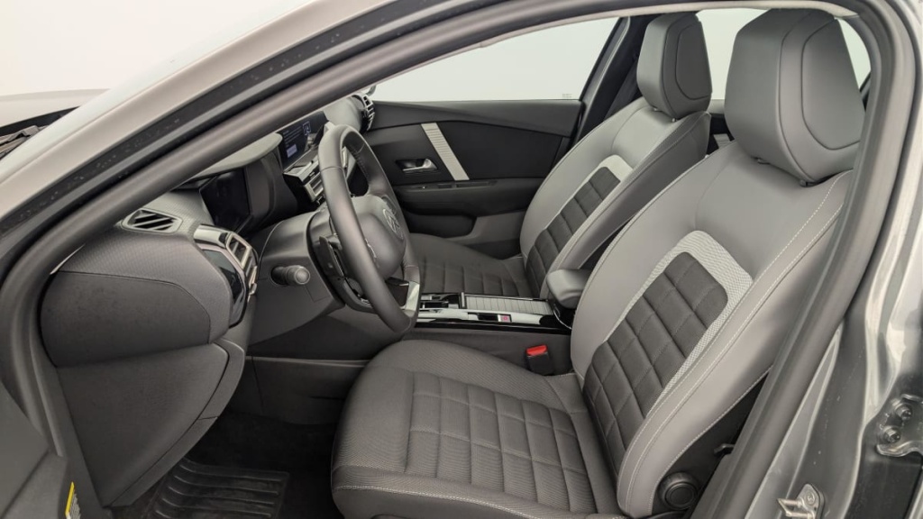 CITROEN C4 PureTech 130 EAT8 Plus - ref: 1-379710 - Photo 16