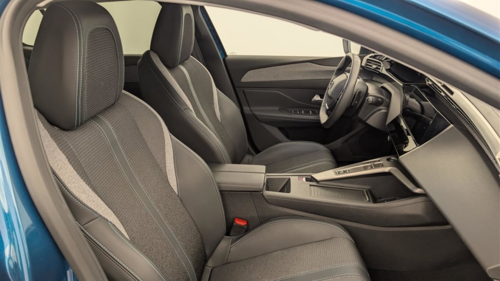 PEUGEOT 408 Hybrid 145 e-DCS6 Allure - ref: 1-379732 - Photo 9