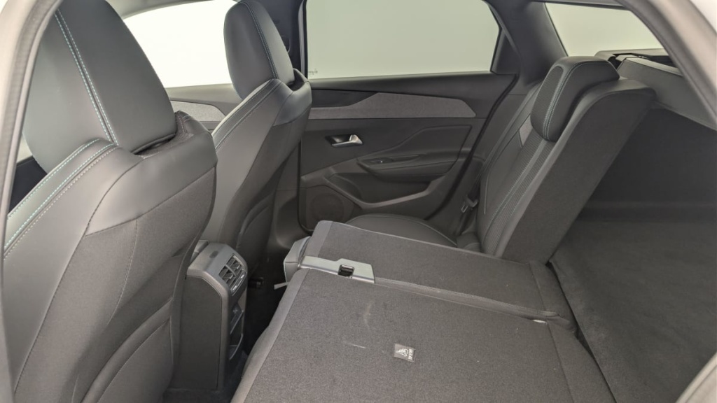 PEUGEOT 308 SW Hybrid 145 e-DCS6 Allure - ref: 1-379942 - Photo 12