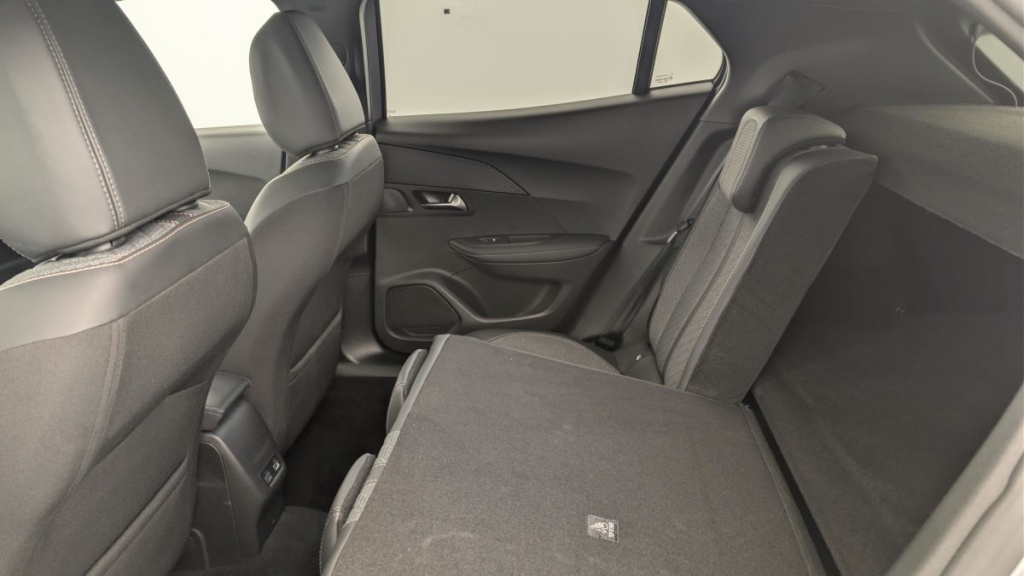 PEUGEOT 2008 Hybrid 145 e-DCS6 Allure - ref: 1-379966 - Photo 12