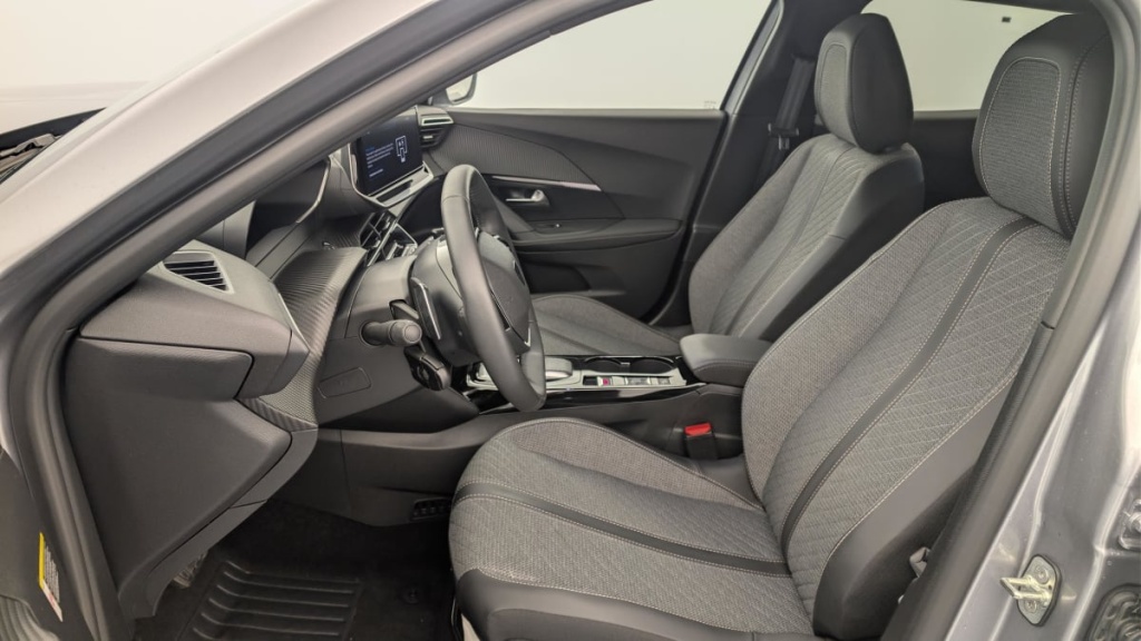 PEUGEOT 2008 Hybrid 145 e-DCS6 Allure - ref: 1-379966 - Photo 16