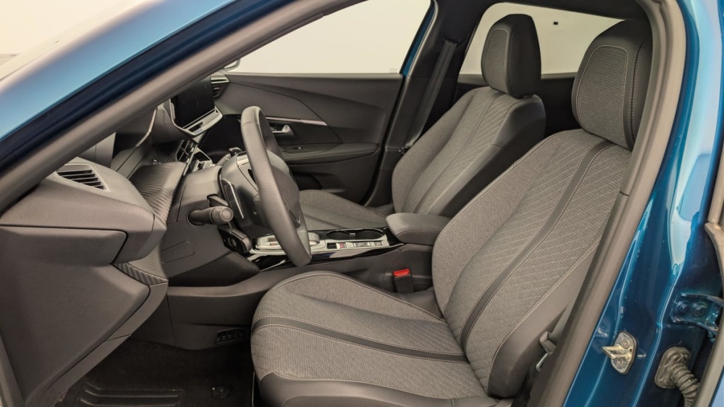 PEUGEOT 2008 Hybrid 145 e-DCS6 Allure - ref: 1-379969 - Photo 16