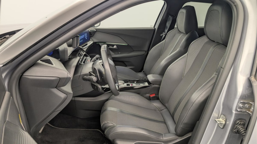 PEUGEOT 2008 PureTech 130 S S EAT8 GT - ref: 1-379979 - Photo 16