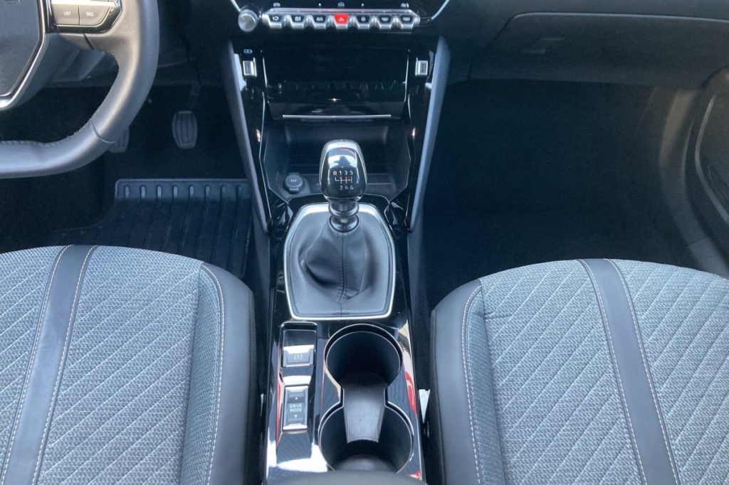 PEUGEOT 2008 100 S S BVM6 Allure - ref: 1-379982 - Photo 17