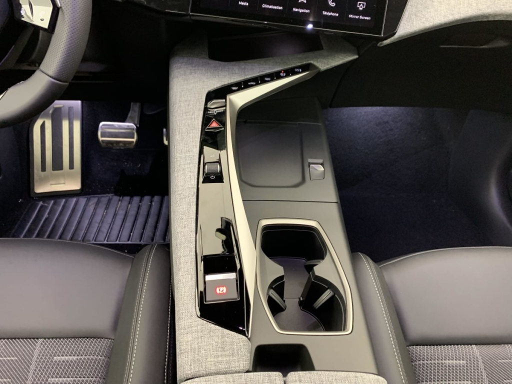 PEUGEOT 5008 Hybrid 145 e-DCS6 GT - ref: 1-381139 - Photo 19