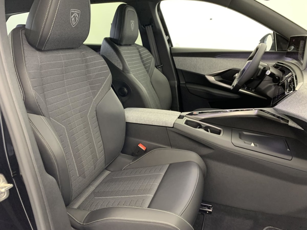 PEUGEOT 5008 Hybrid 145 e-DCS6 GT - ref: 1-381153 - Photo 9