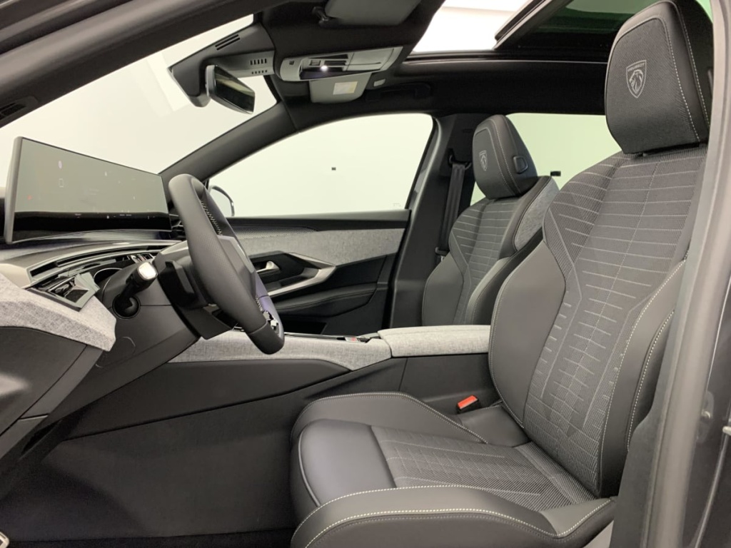 PEUGEOT 5008 Hybrid 145 e-DCS6 GT - ref: 1-381155 - Photo 17