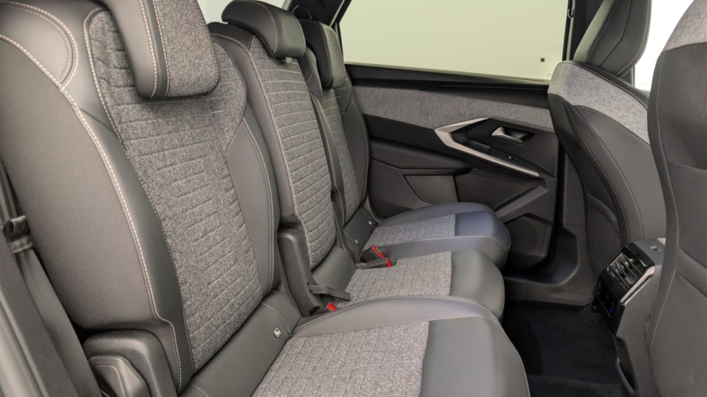 PEUGEOT 5008 Hybrid 136 e-DCS6 Allure - ref: 1-382010 - Photo 10