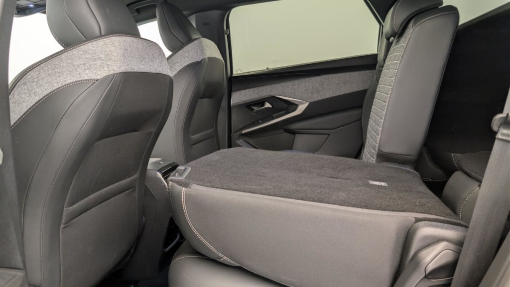 PEUGEOT 5008 Hybrid 136 e-DCS6 Allure - ref: 1-382010 - Photo 12