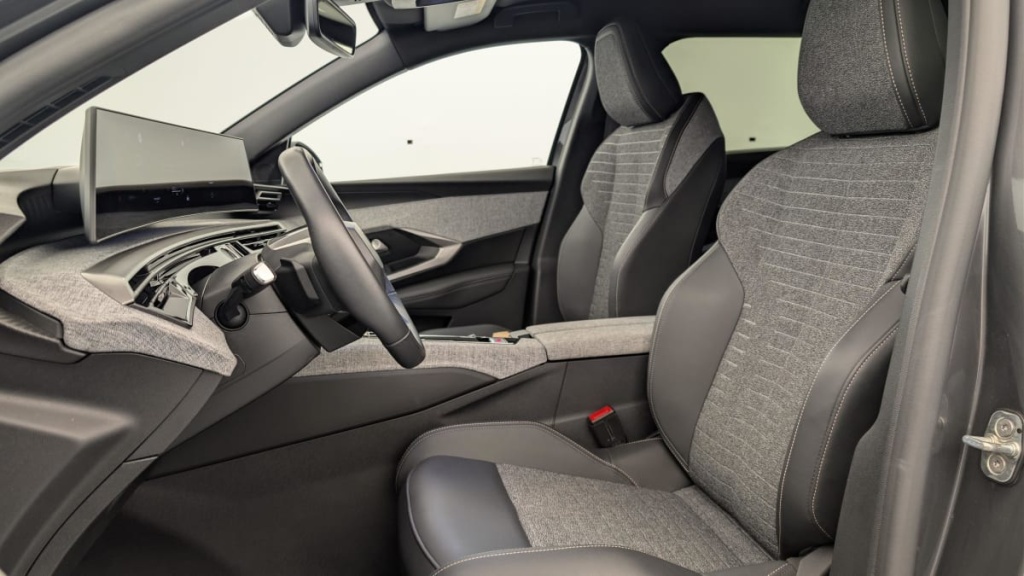 PEUGEOT 5008 Hybrid 136 e-DCS6 Allure - ref: 1-382010 - Photo 16