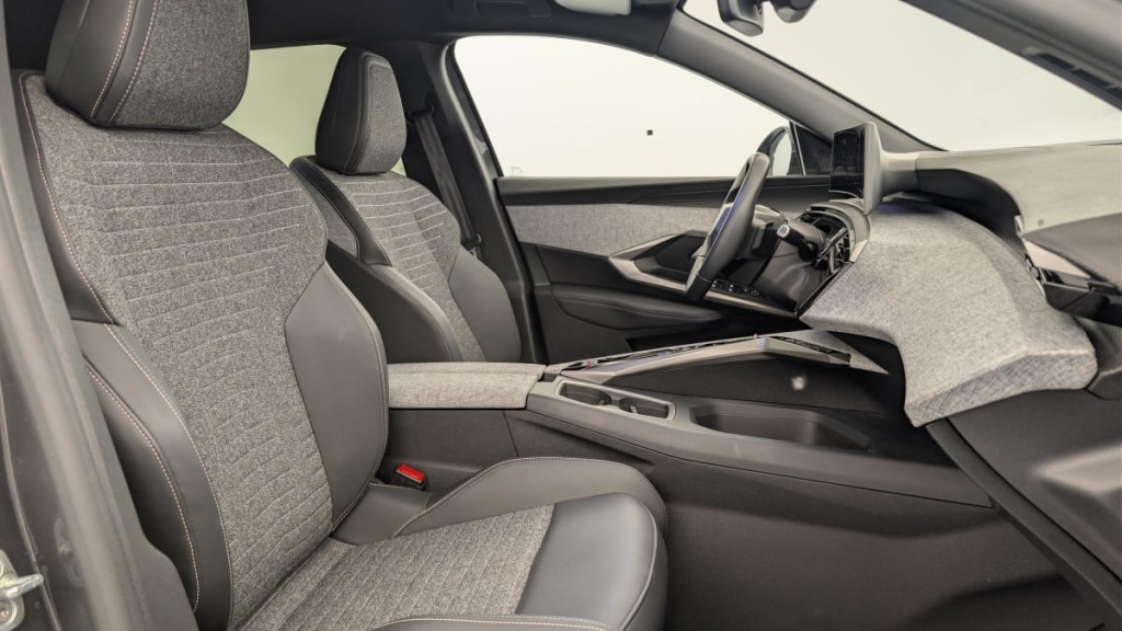 PEUGEOT 5008 Hybrid 136 e-DCS6 Allure - ref: 1-382010 - Photo 9