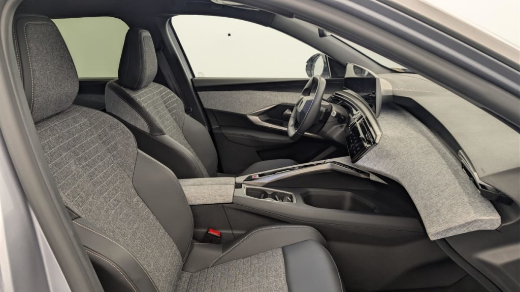 PEUGEOT 5008 HYBRID 145 CH E-DCS6 ALLURE - ref: 1-382162 - Photo 9