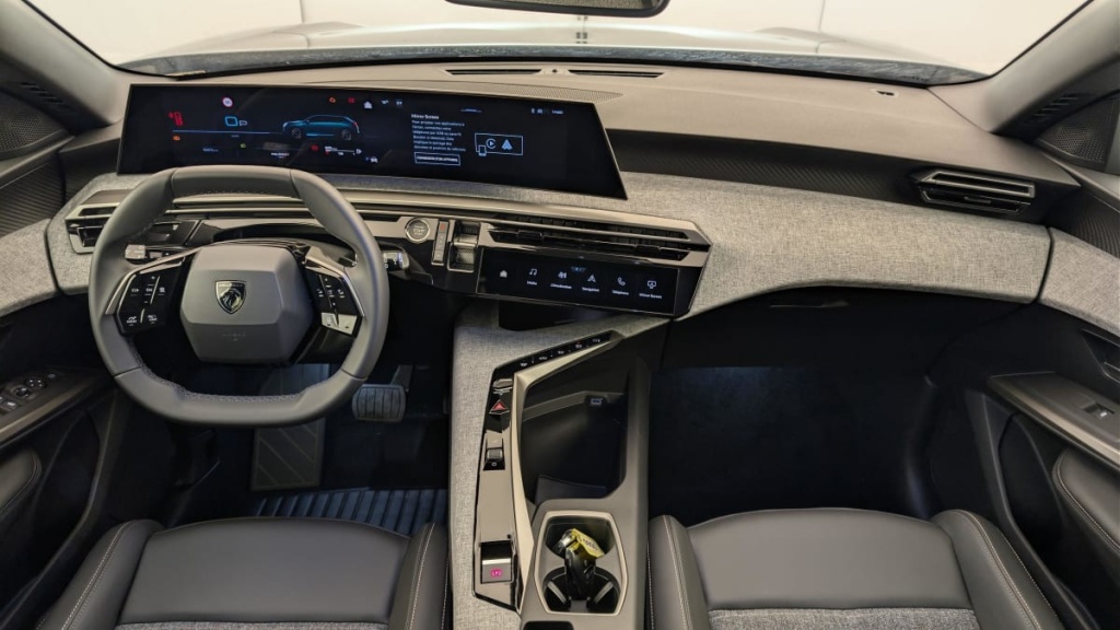 PEUGEOT 5008 HYBRID 145 CH E-DCS6 ALLURE - ref: 1-382333 - Photo 13