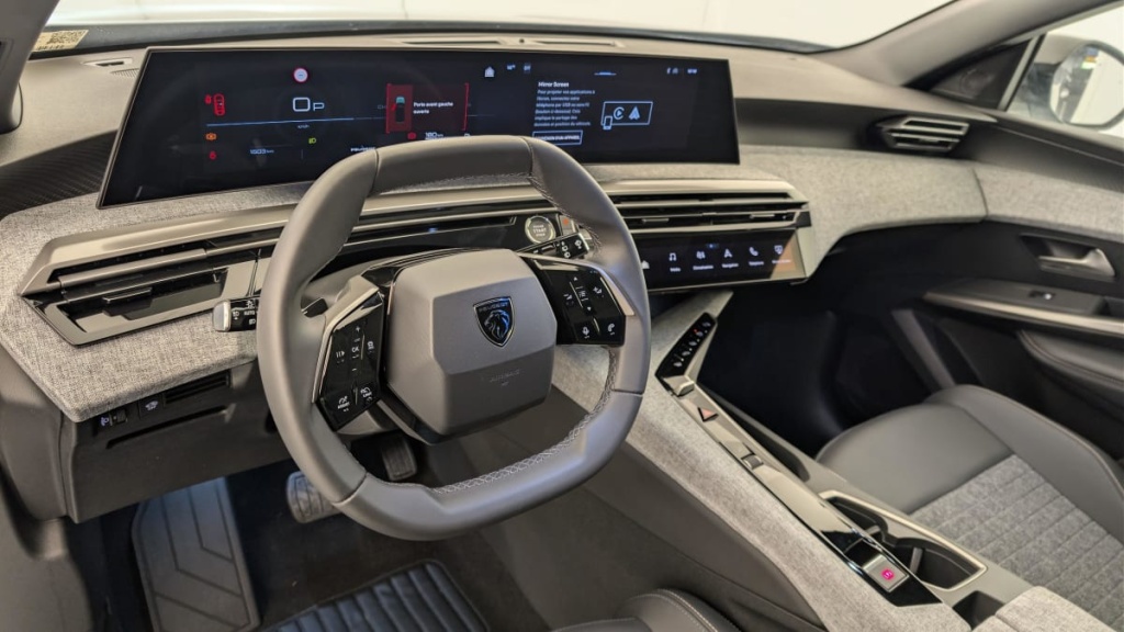 PEUGEOT 5008 HYBRID 145 CH E-DCS6 ALLURE - ref: 1-382334 - Photo 15