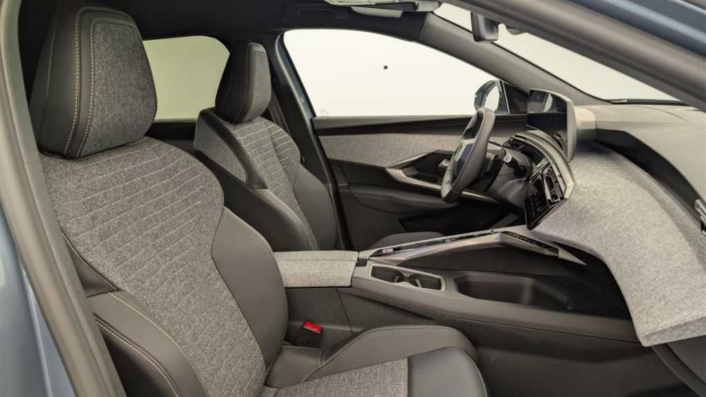 PEUGEOT 5008 HYBRID 145 CH E-DCS6 ALLURE - ref: 1-382335 - Photo 9