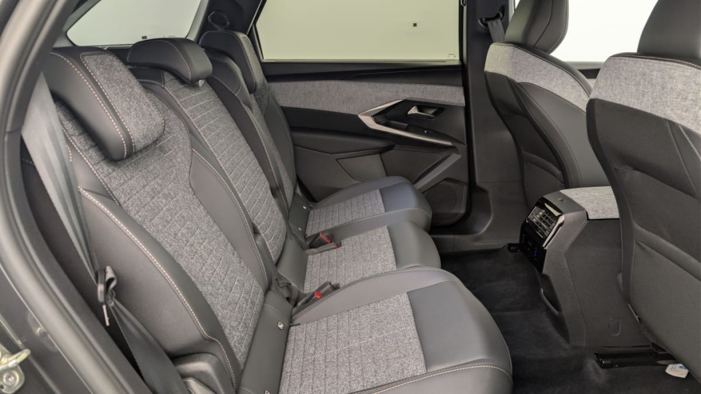 PEUGEOT 5008 HYBRID 145 CH E-DCS6 ALLURE - ref: 1-382336 - Photo 10