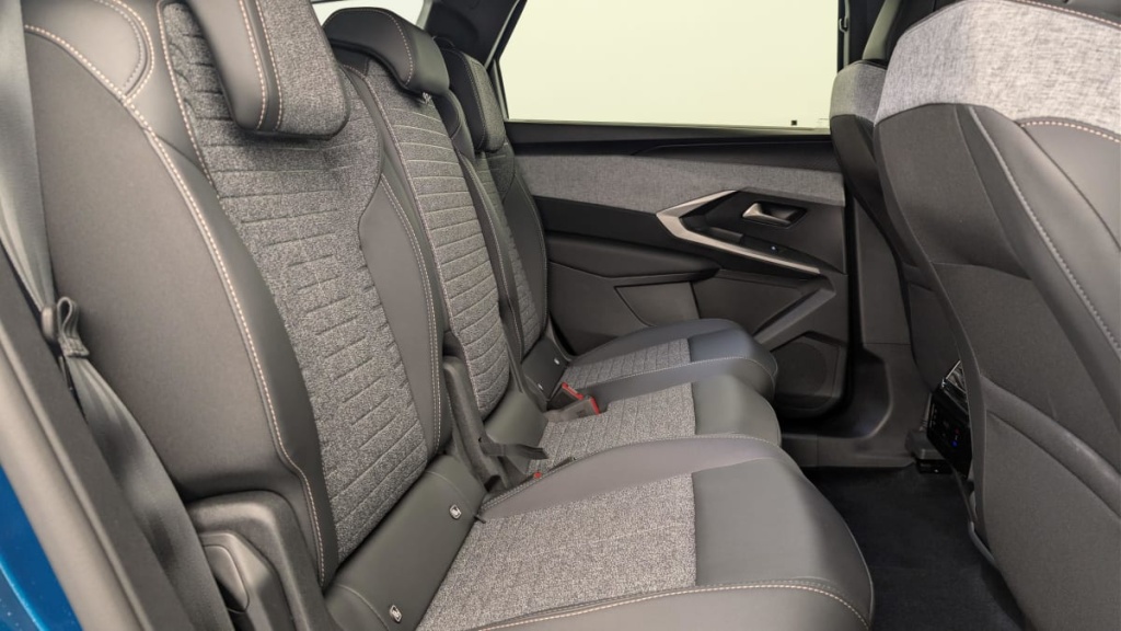 PEUGEOT 5008 HYBRID 145 CH E-DCS6 ALLURE - ref: 1-382338 - Photo 10