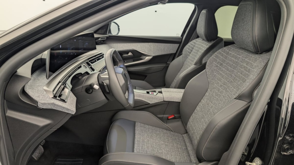 PEUGEOT 3008 Hybrid 145 e-DCS6 Allure - ref: 1-382506 - Photo 16