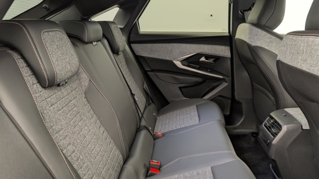 PEUGEOT 3008 Hybrid 145 e-DCS6 Allure - ref: 1-382508 - Photo 10