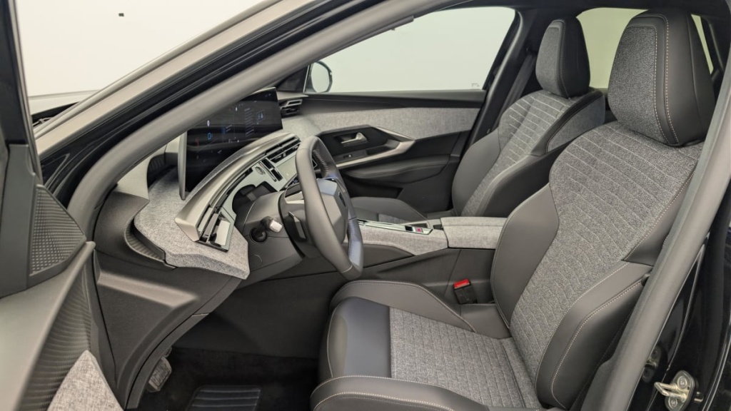 PEUGEOT 3008 Hybrid 145 e-DCS6 Allure - ref: 1-382508 - Photo 16