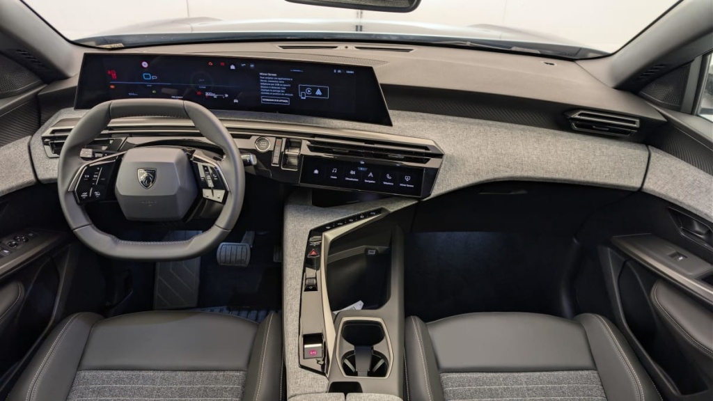 PEUGEOT 3008 Hybrid 145 e-DCS6 Allure - ref: 1-382616 - Photo 13