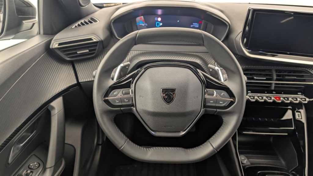 PEUGEOT 2008 Hybrid 145 e-DCS6 Allure - ref: 1-383005 - Photo 14