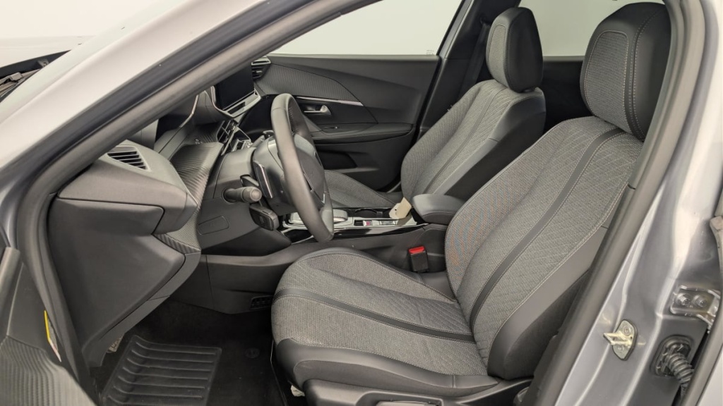 PEUGEOT 2008 Hybrid 145 e-DCS6 Allure - ref: 1-383010 - Photo 16