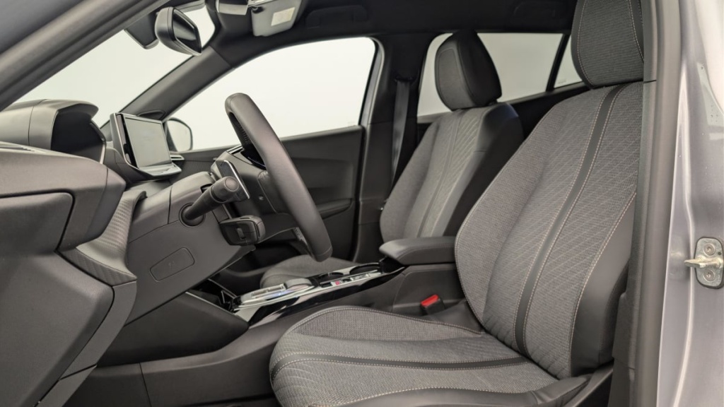 PEUGEOT 2008 Hybrid 145 e-DCS6 Allure - ref: 1-383011 - Photo 16