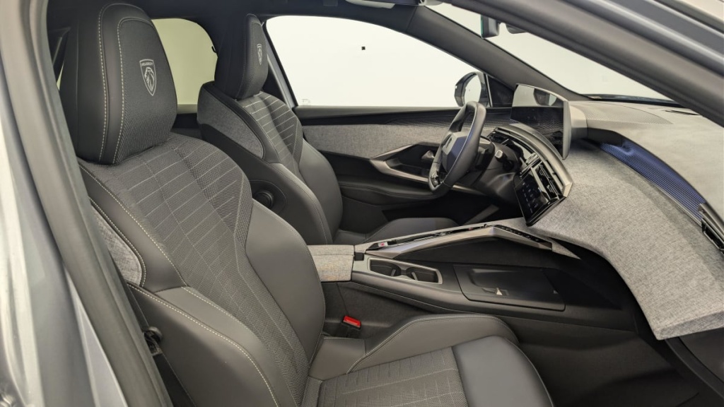 PEUGEOT 3008 Hybrid 145 e-DCS6 GT - ref: 1-383072 - Photo 9